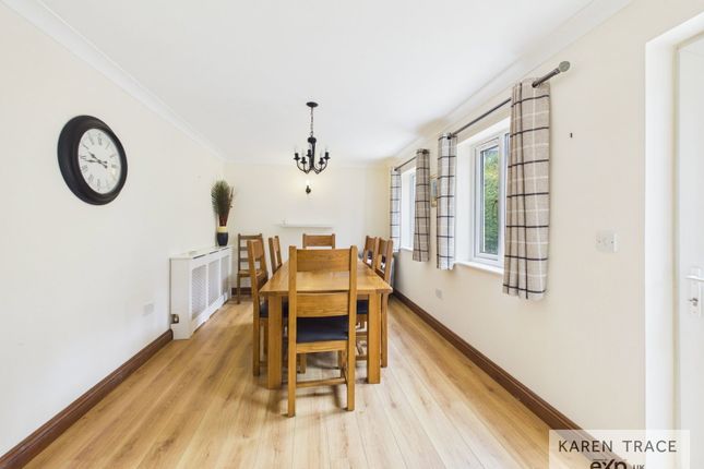 12, Churchfield Place, Par photo 4