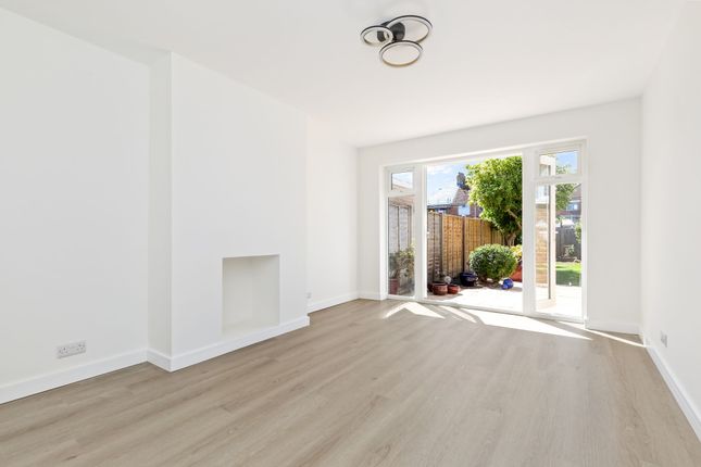 19 Esher Drive, Littlehampton photo 4