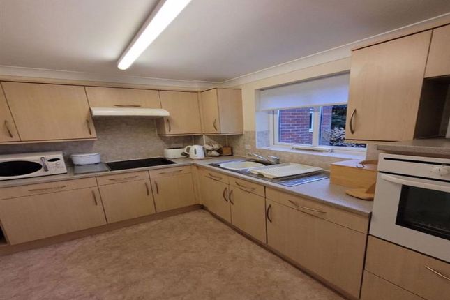 12, Barnes Wallis Court, Byfleet photo 3