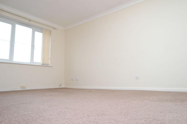 Flat to rent in Coptefield Drive, Belvedere, Kent