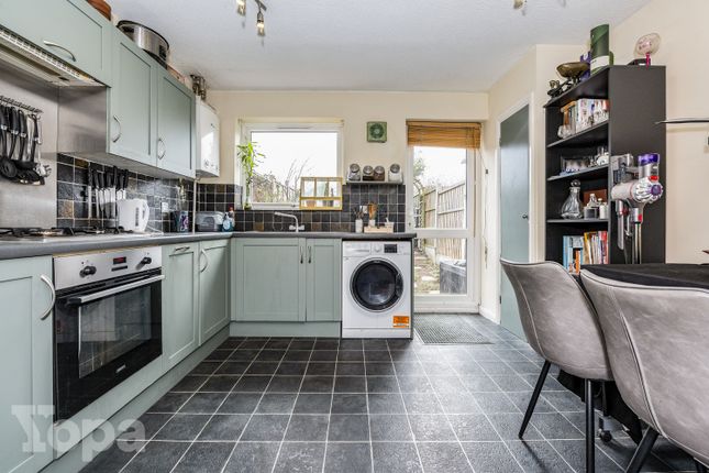 38, Richmond Drive, Gravesend photo 3