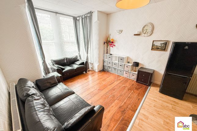 67a Courtland Avenue, Ilford photo 4