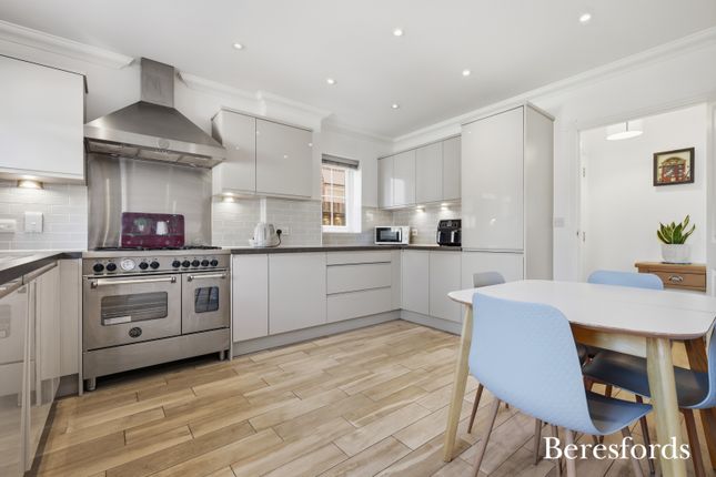 152, Woodlands Park Drive, Essex photo 2
