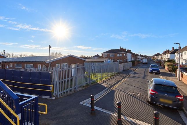 Compound 1, Suggitts Lane, Cleethorpes photo 3