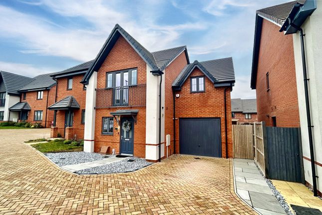 Thumbnail Semi-detached house for sale in Holmes Place, Binfield, Bracknell, Berkshire