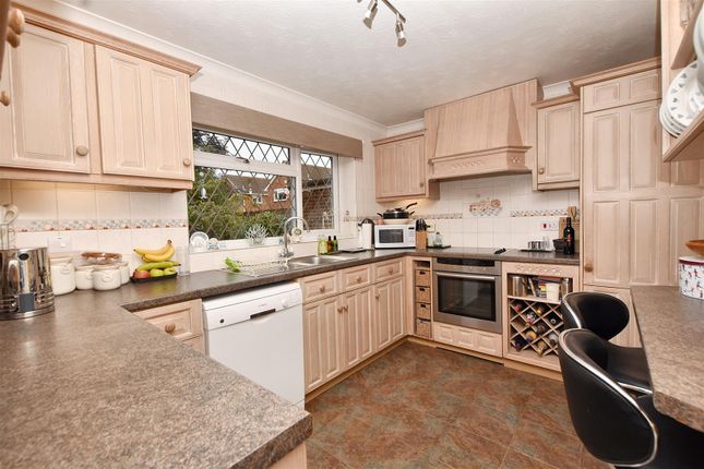 18, St. Pauls Close, Eastbourne photo 4