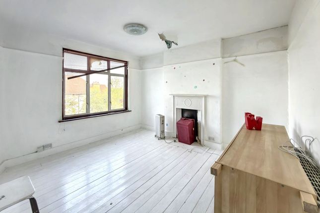 78, Park Chase, Wembley photo 2
