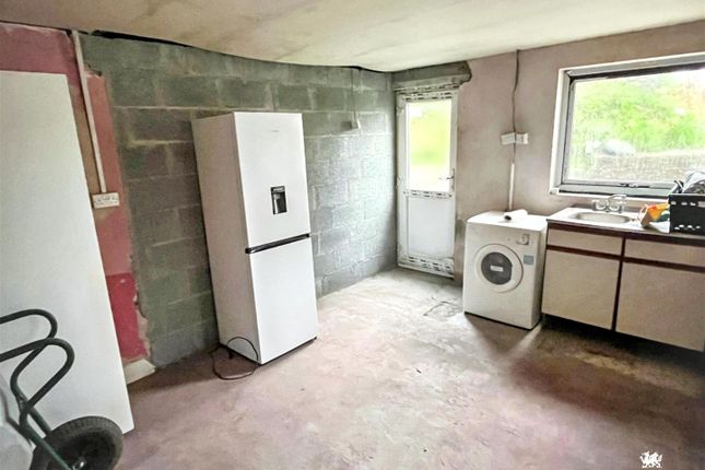 2 Broadway Lodge, Broadway, Carmarthen photo 4