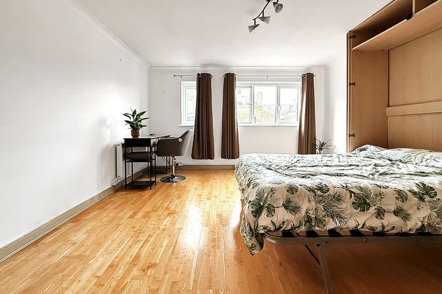 15 Glovers Lodge, Lewis Road, Richmond photo 3