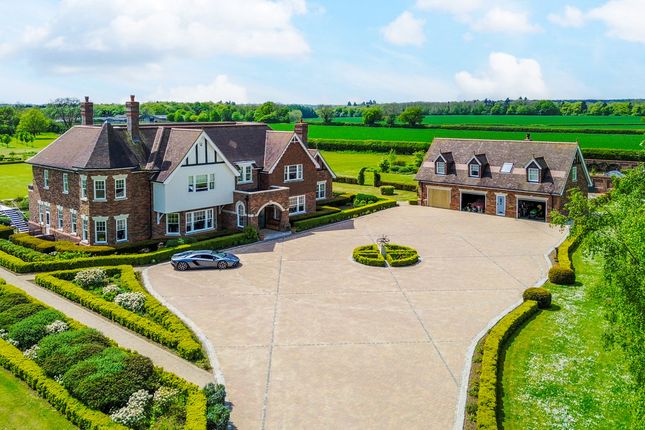 Thumbnail Country house for sale in Chenies Hill, Chesham