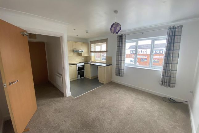 Flat 3, Aysgarth Place, Hut Green, Eggborough photo 3