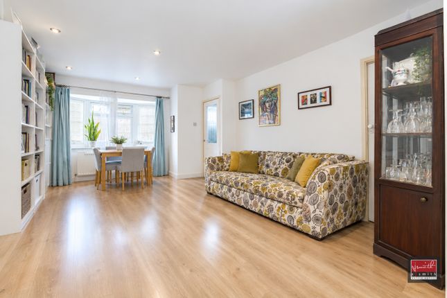 6, Hawksway, Staines-upon-Thames photo 4