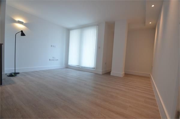 Flat to rent in Station Road, Edgware
