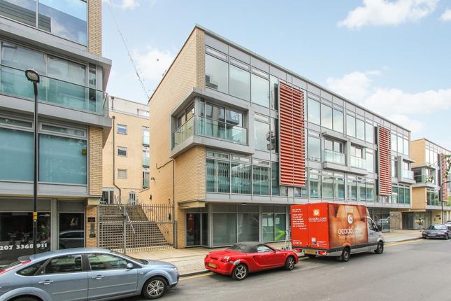 Flat to rent in Wenlock Road, Islington