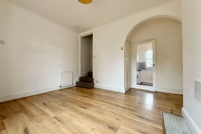 69, Risley Avenue, London photo 2