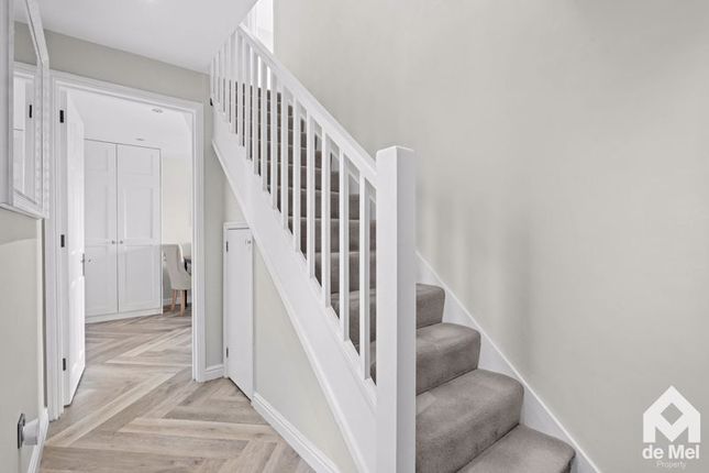 7, Blackthorn End, Cheltenham photo 3
