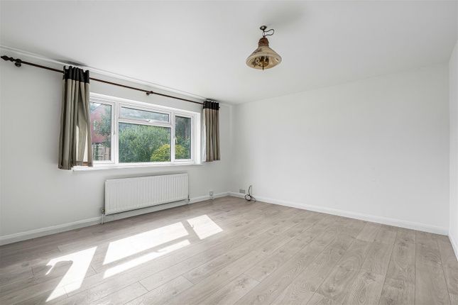 10, Rosendon Court, 5 Clarendon Road, Wallington photo 2