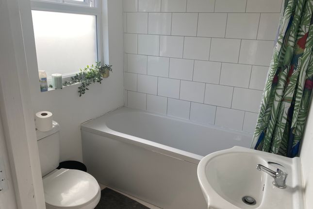 Studio to rent in Elspeth Road, Wembley