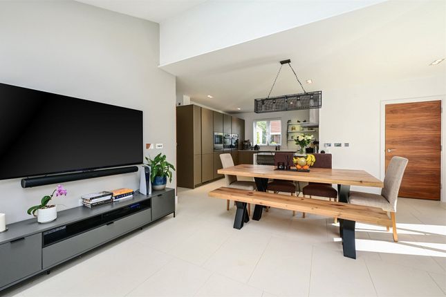 39, Willowbourne, Hampshire photo 2
