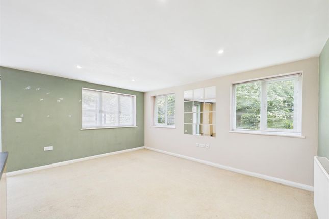 Flat 3 Optyma Court, 399, Brighton Road, Coulsdon photo 2