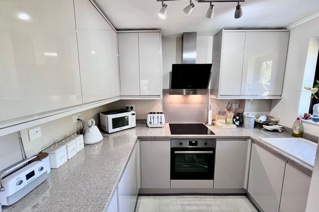 68 Belsize Avenue, Milton Keynes photo 5