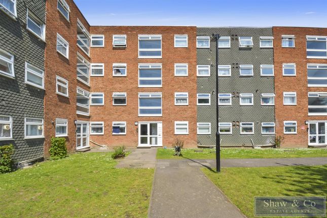 Flat for sale in Memorial Close, Heston, Hounslow