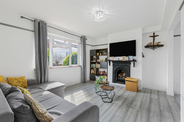 11, Kings Close, Surrey photo 2