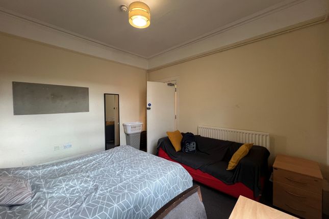 Flat to rent in Westminster Road, Coventry