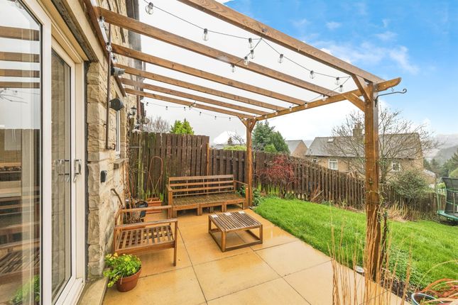 25, Stoneleigh Court, HUDDERSFIELD photo 4