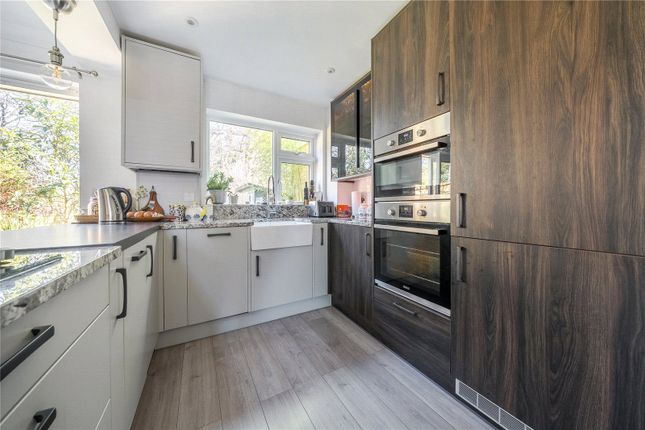 8, Busdens Lane, Godalming photo 4
