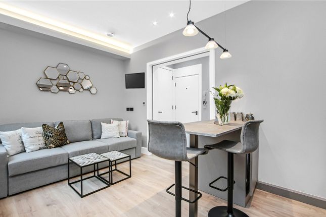 First Floor Flat, 27, Islington Park Street, London photo 2