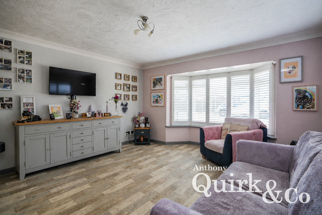 42a, Labworth Road, Canvey Island photo 2