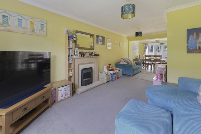 119, Newbury Avenue, Allington photo 2