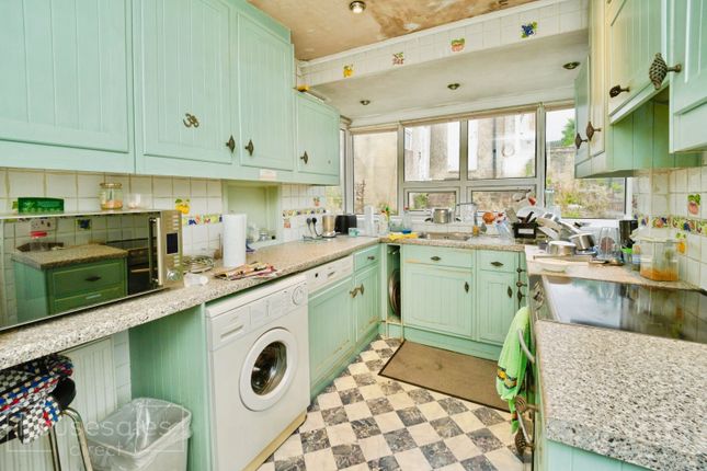 271, Fell Lane, Keighley photo 2