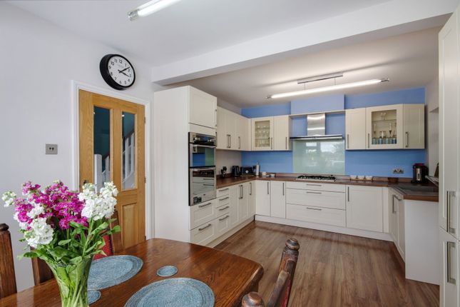 42, Racefield Close, Gravesend photo 3