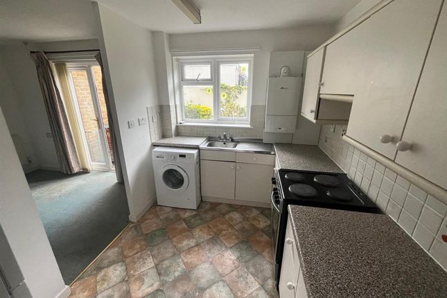 2, Ranston Close, Denham Green photo 3