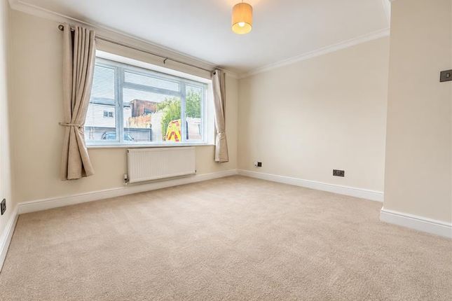 Flat B, CHELTENHAM photo 5