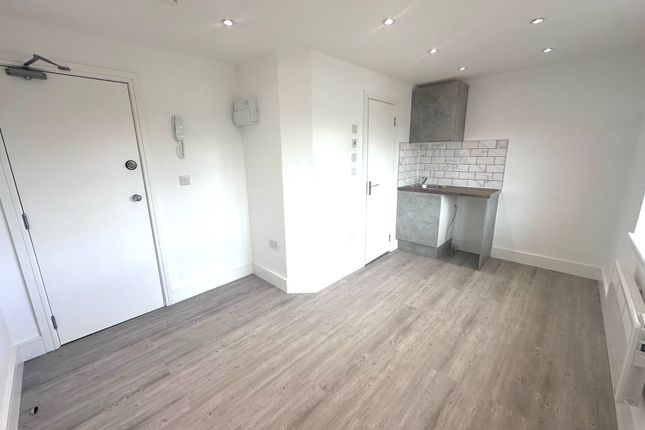 Thumbnail Room to rent in Pendle Drive, Basildon