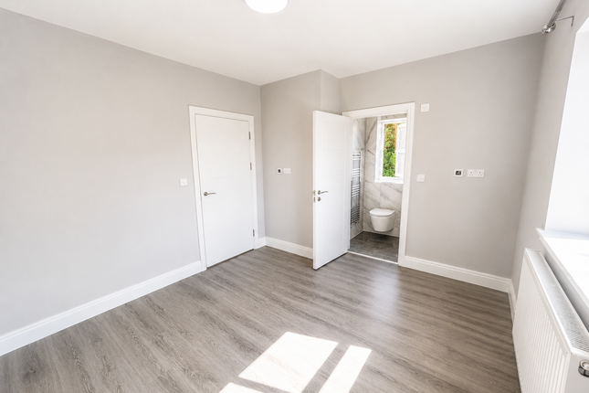 18 Crescent Drive, ALDERSHOT photo 3