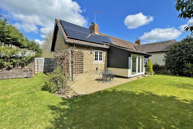 Thumbnail Cottage for sale in Spinney Lane, Stretton, Oakham