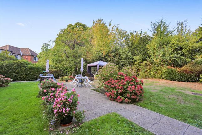9 Redwood Court, Epsom Road, Ewell photo 2