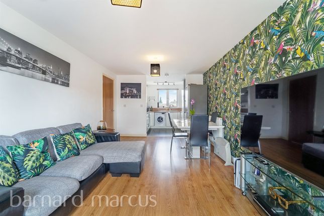 Flat for sale in Fusiliers Way, Hounslow