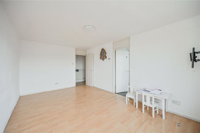 Flat 33, Woodridings Court,, Crescent Road, London photo 4