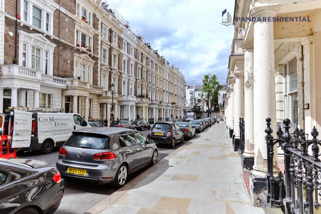 Thumbnail Triplex to rent in Clanricarde Gardens, Notting Hill, London