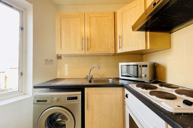 Codling Close, London photo 2