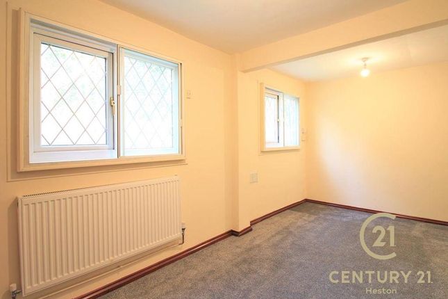 83, Pine Tree Close, HOUNSLOW photo 4