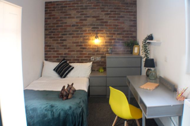 Thumbnail Shared accommodation to rent in Bowling Green Street, Leicester
