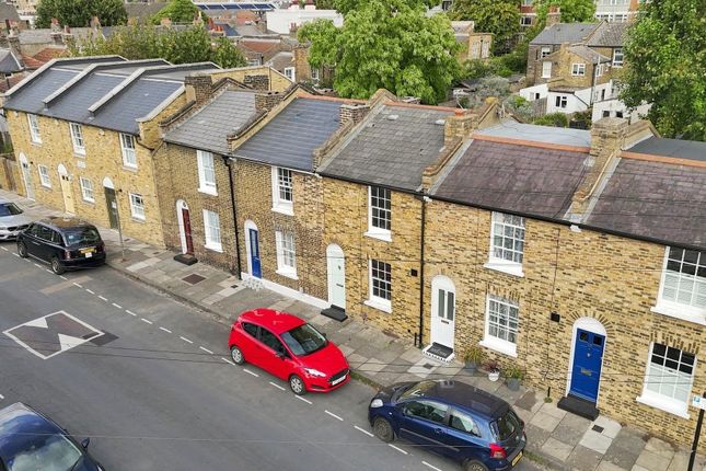 17 Hadrian Street, London photo 2