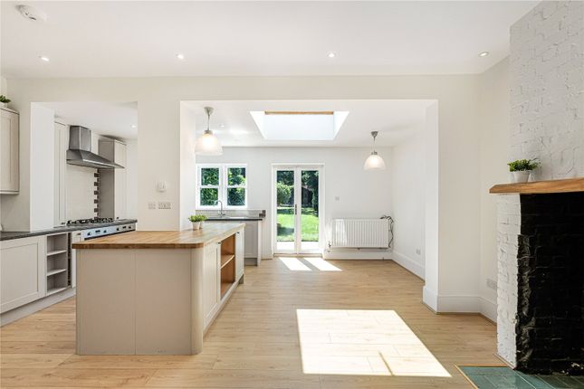 31, Potters Road, Hertfordshire photo 2