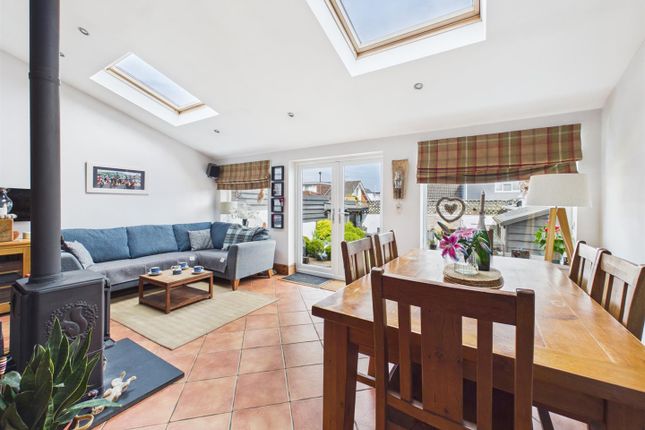 3, Hawkhurst Court, Porthcawl photo 3